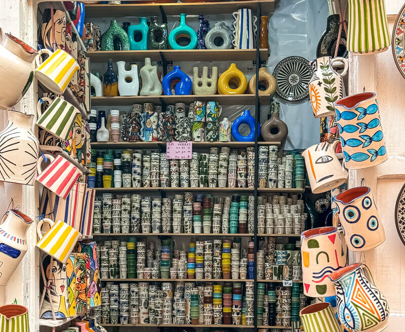 Souks et boutique de céramiques dans la médina
