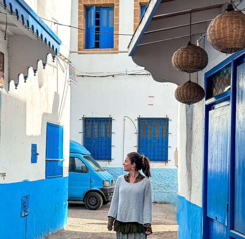 Bleu et blanc les couleurs de la médina