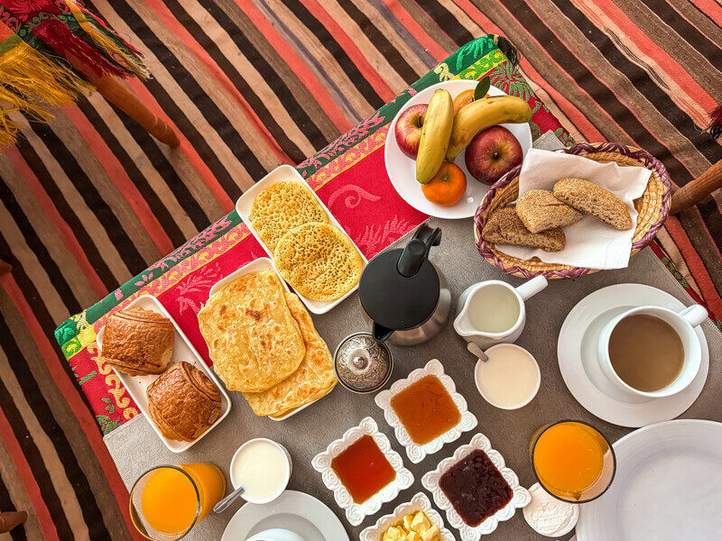 Petit déjeuner dans notre riad à Marrakech