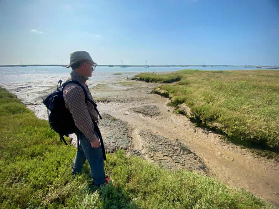 Kevin Rushby jette un dernier regard sur le lieu de repos du HMS Beagle, River Crouch, Essex, Royaume-Uni