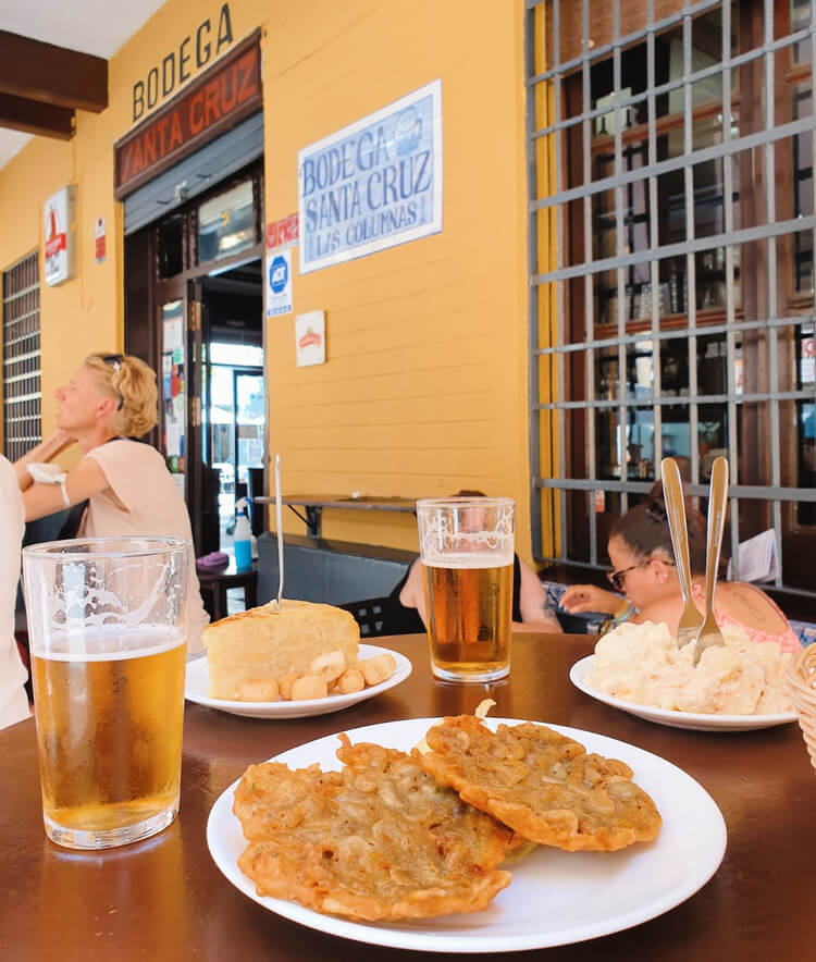 Cave Las Columnas à côté de la Giralda