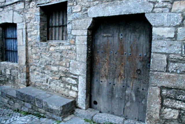 Peyetes aux portes - Que voir à Aínsa