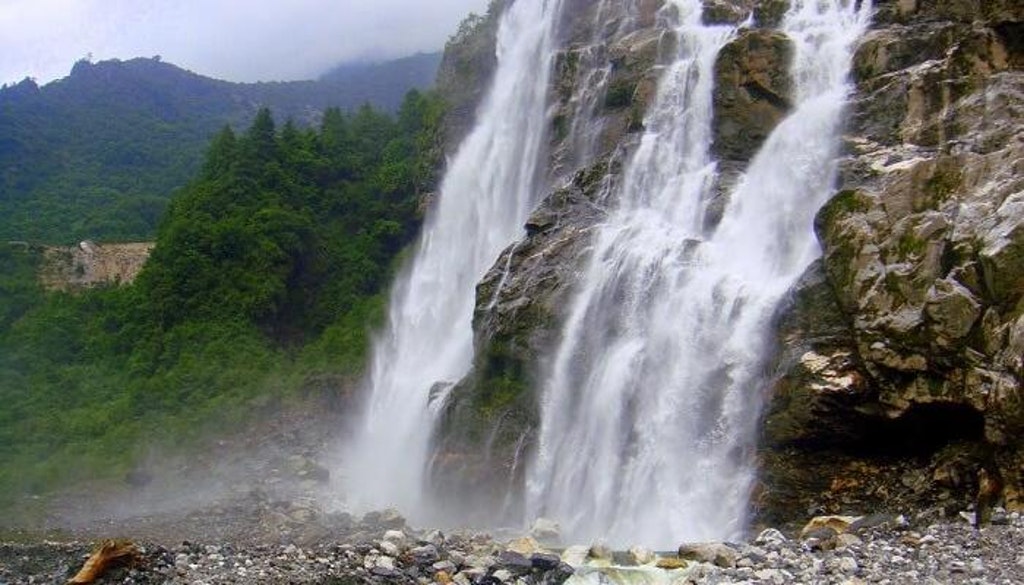 Chutes de Kakochang, Assam.