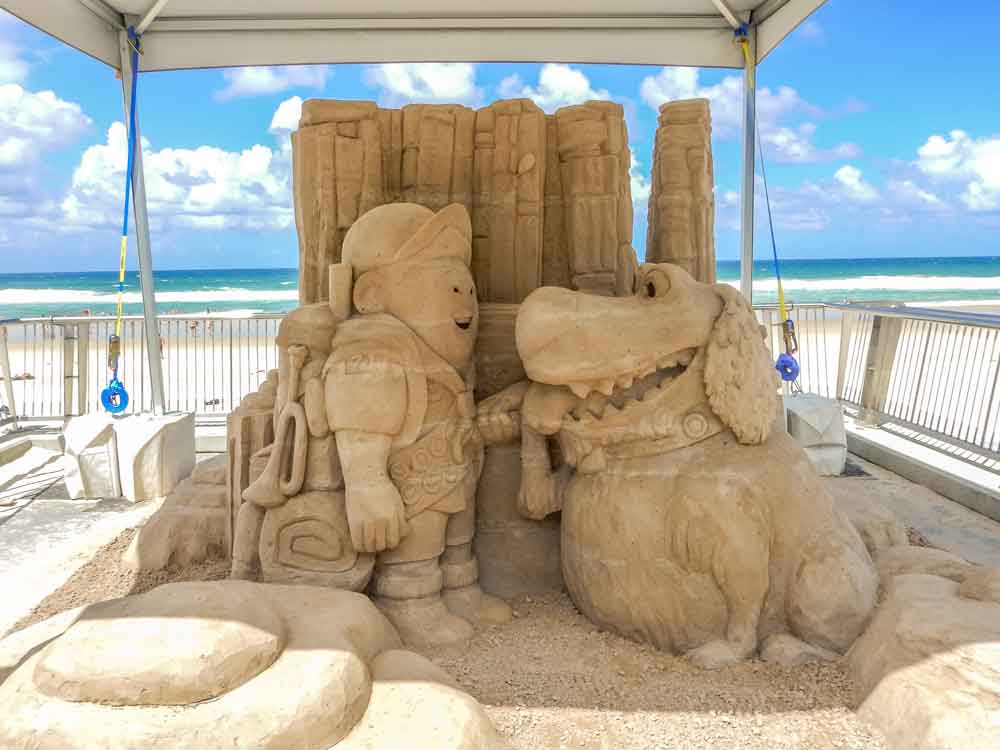 Sculptures de sable sur la plage de Surfers Paradise