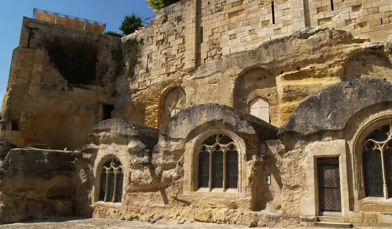 Église monolithique souterraine
