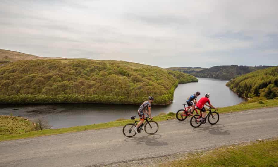 Des routes calmes, des vues larges et des collines accueillent les cyclistes sur les itinéraires du Carmarthenshire.