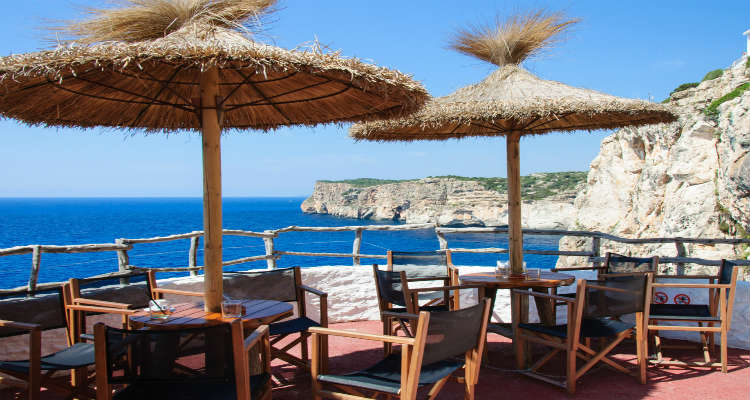 Cala en porter cliff bar choses à faire à Minorque