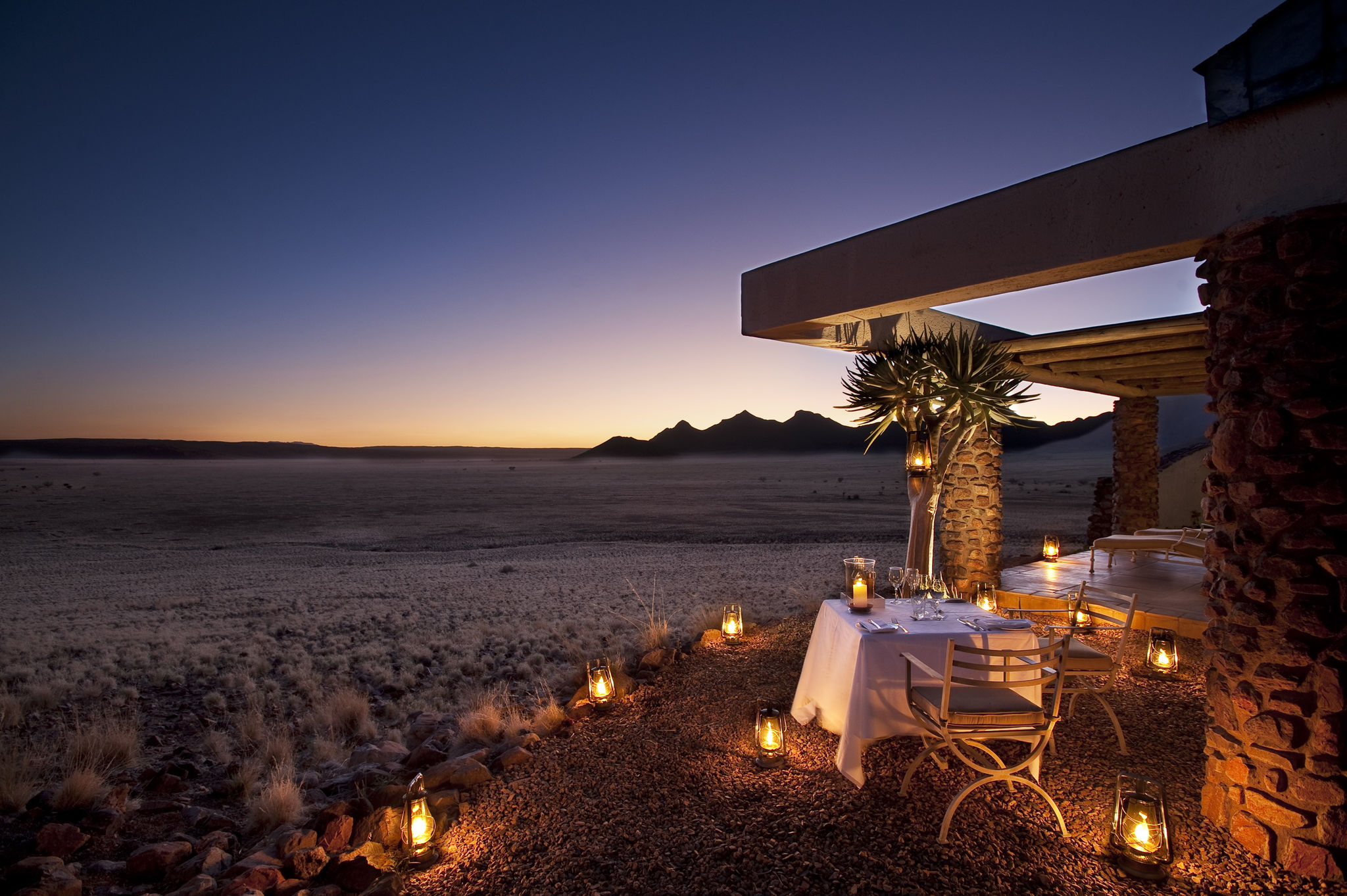 Dîner aux chandelles au Sossusvlei Desert Lodge