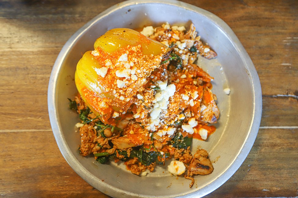 Poivrons farcis au cochon néon de Tupelo, Mississippi