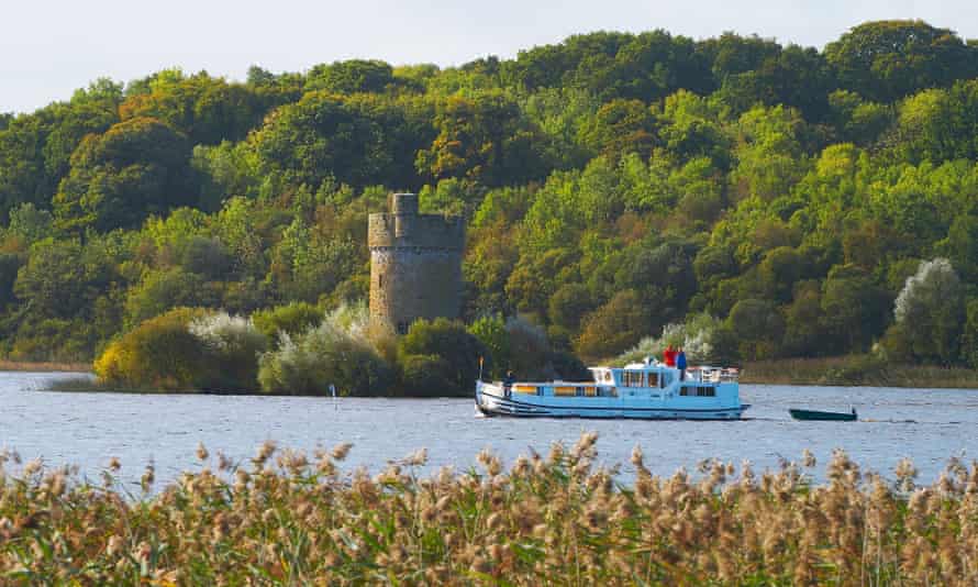Upper Lough Erne près du château de Crom.