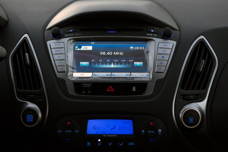 Système d'infodivertissement automobile