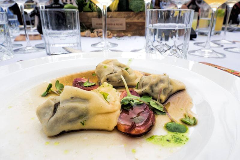 Dimanche soir par un café de secours