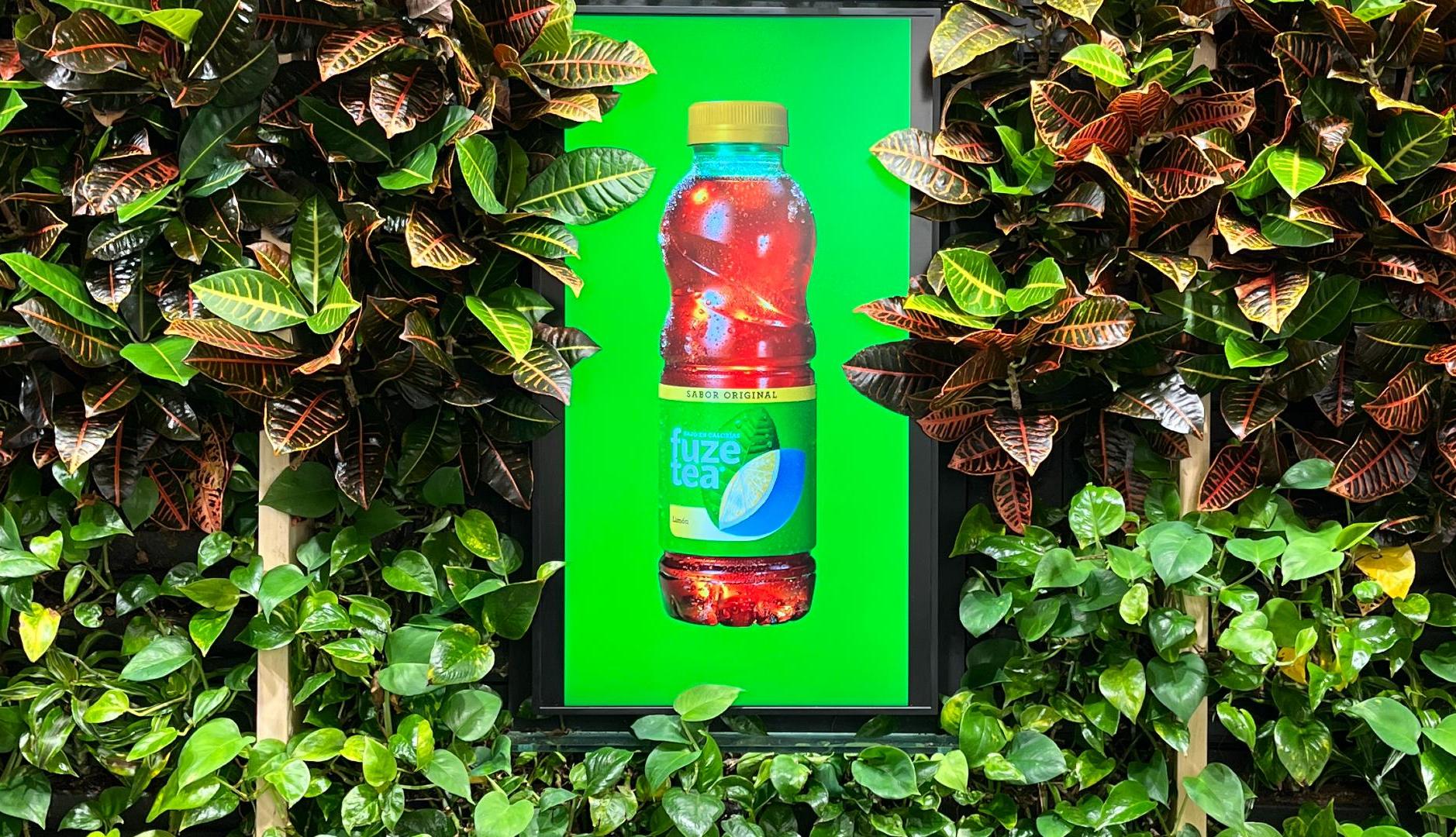 Coca-Cola ouvre les portes de son centre de recherche + développement à Bruxelles, où sa formule pour le thé FUZE est préservée