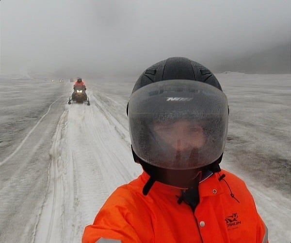 Motons de neige en Islande - Motos de neige dans le glacier Myrdals