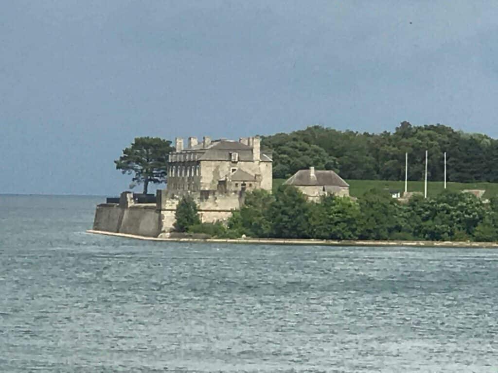 Deux villes ~ deux pays: Niagara NY et Niagara sur le lac au Canada