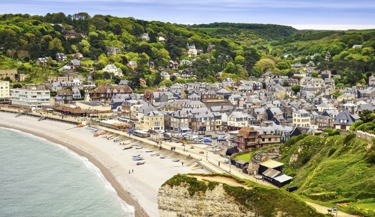 Pueblo de Etreat et leur Bay Beach, vue aérienne de la falaise. Normandía, France, Europe. Photographie à longue exhibition