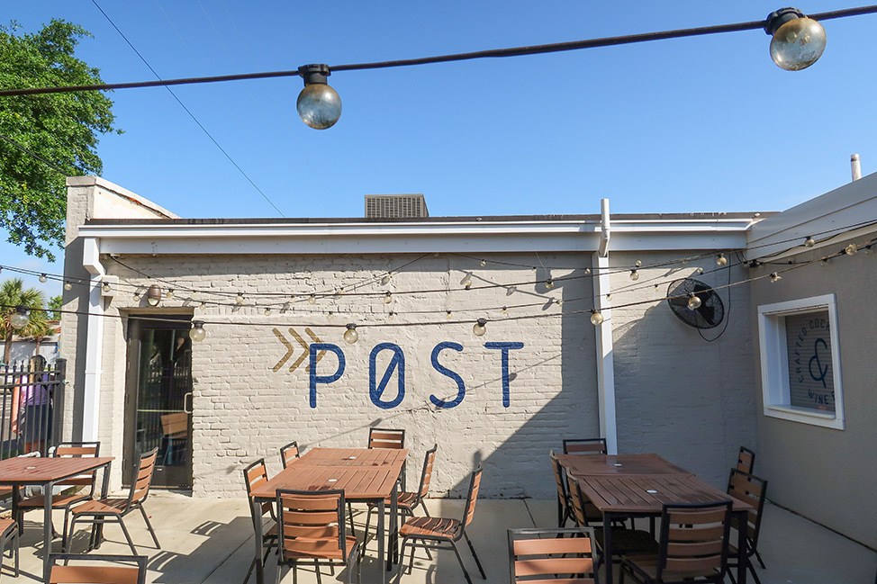 Espace extérieur au bar Mobile POST