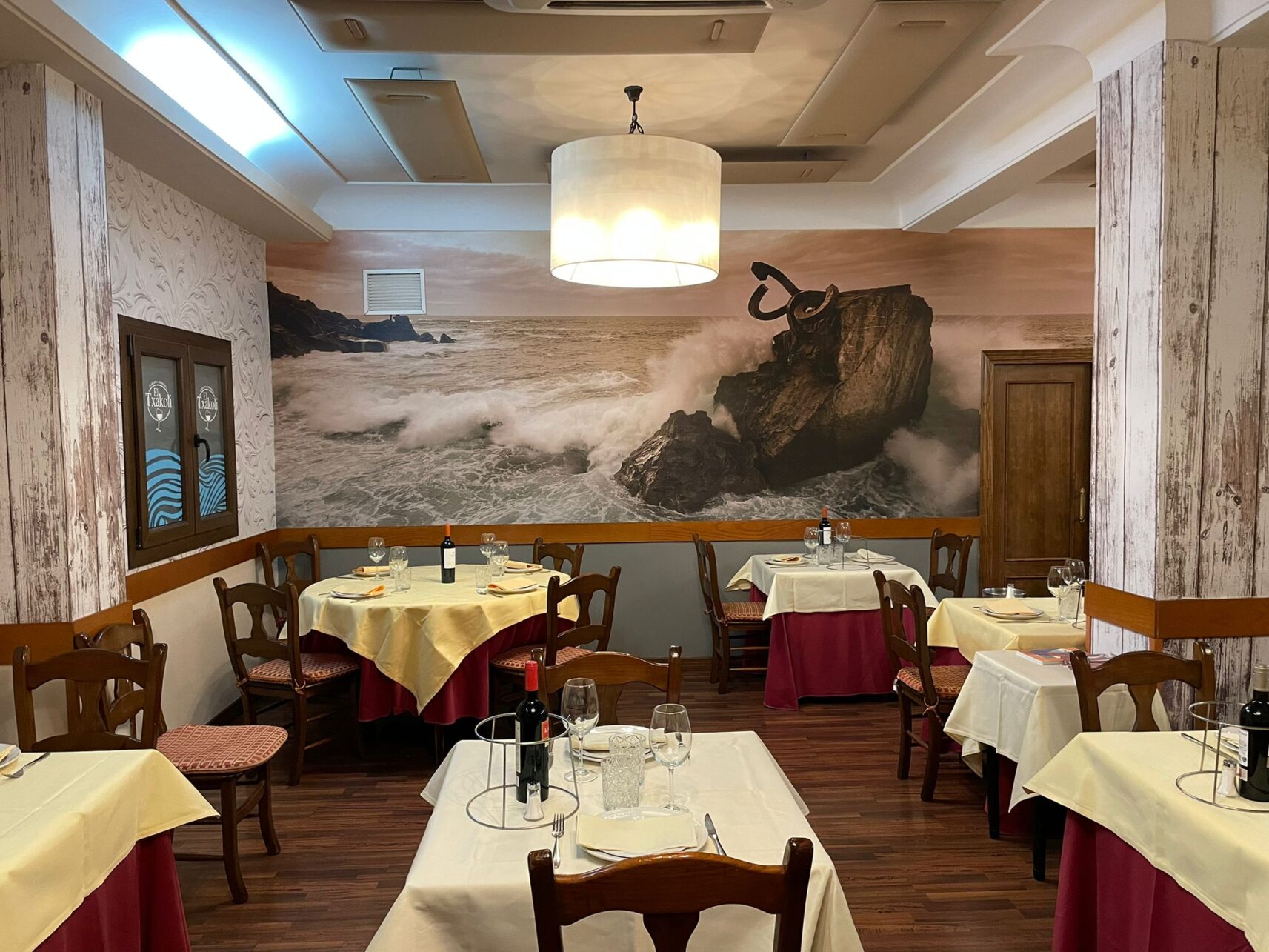 Tapas à la Taberna Txakolina à Madrid