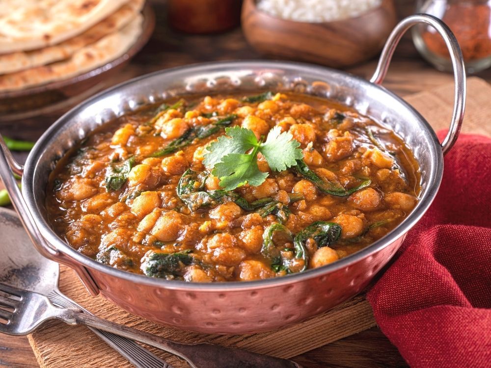 Chili au poulet en pot, aux épinards et aux pois chiches