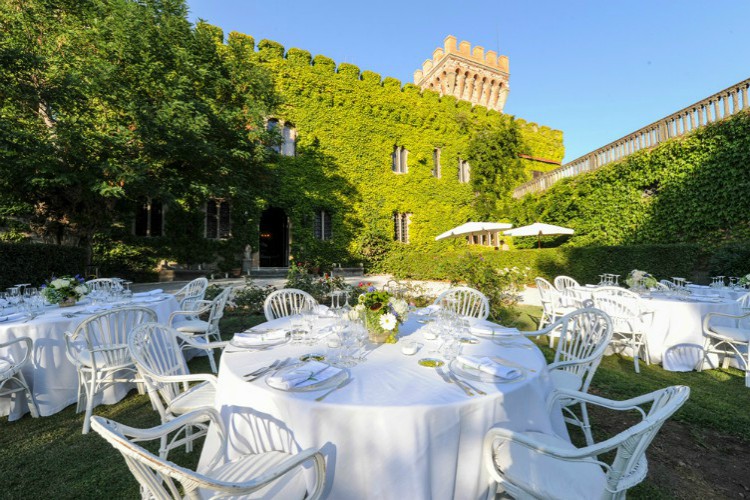 Mariage dans le jardin du Château des Sorciers