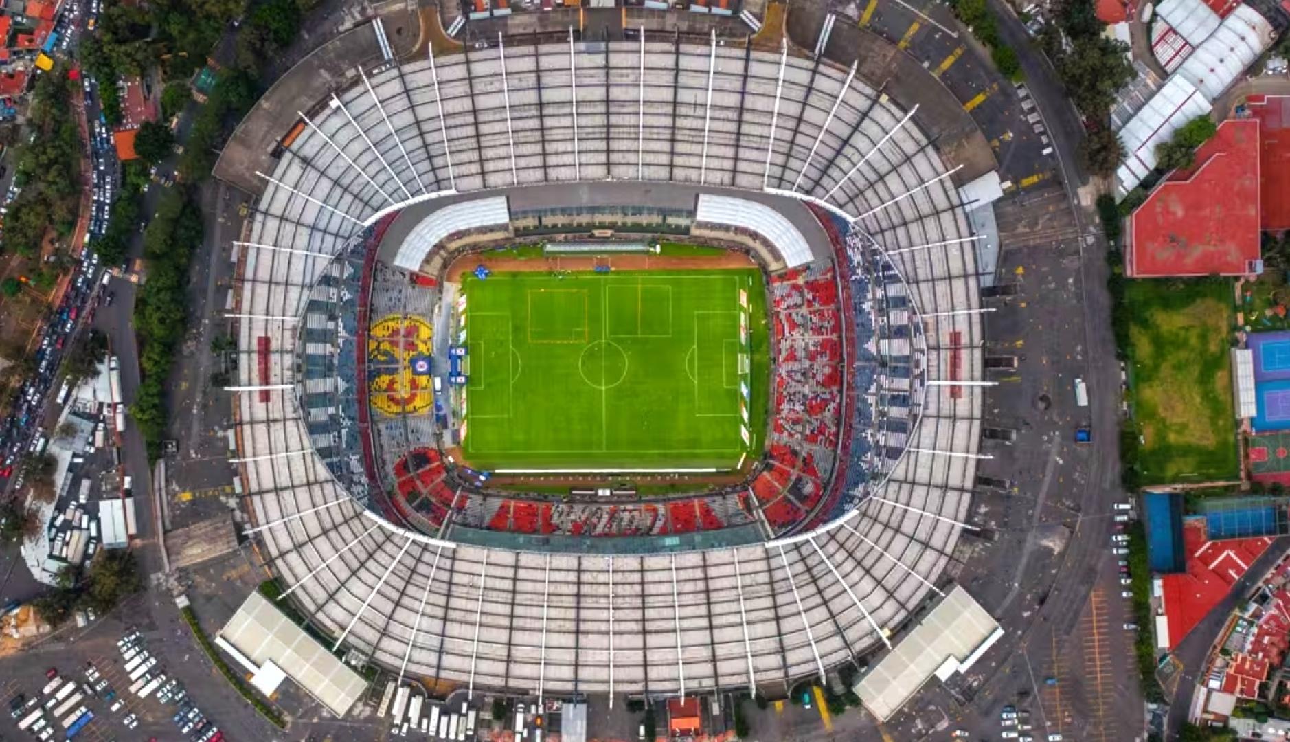 Plano cenital de un estadio de futbol