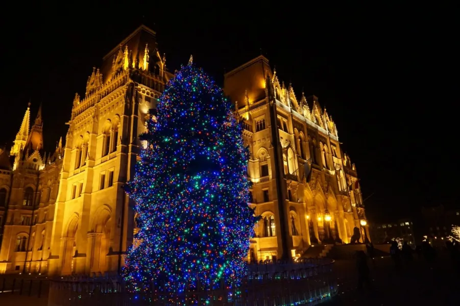 4 marchés de Noël européens en 10 jours : Cologne, Bruges, Budapest et Vienne 125 4 marchés de Noël européens en 10 jours : Cologne, Bruges, Budapest et Vienne 125