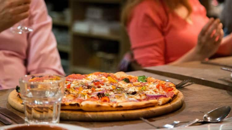 Pizzas al horno de piedra
