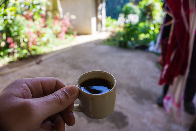 Une petite tasse de café