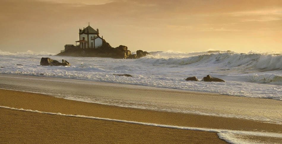 Porto avec Buendía Capilla do Senhor da Pedra