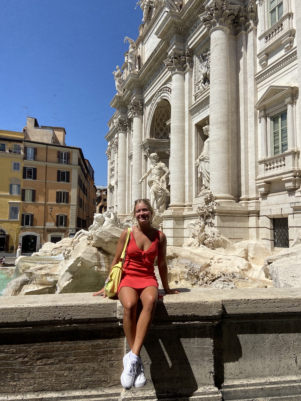 Ashley à la fontaine de Trevi
