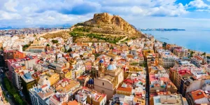 La Costa Blanca sur roues : la meilleure façon de découvrir Alicante et de passer des vacances inoubliables en Espagne